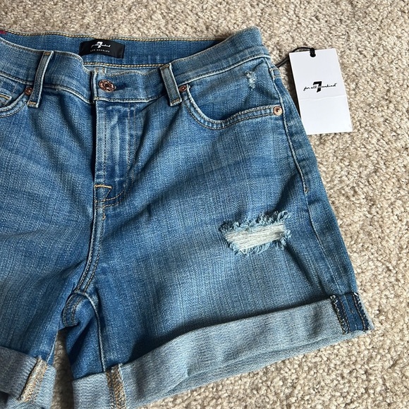 Seven for all mankind mid roll distressed light wash shorts 4” size 26 blue - Picture 4 of 8